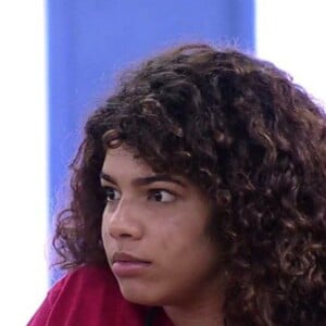 Maria, do 'BBB 22', disse estar tentando entender a relação 'morde e assopra' com Natália, e se afastou para evitar brigas porque acha as duas parecidas e de personalidade forte