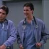 Em 1995, George Clooney e Noah Wyle chegaram a participar de um episódio da série 'Friends' interpretando os seus respectivos personagens em 'Plantão Médico'