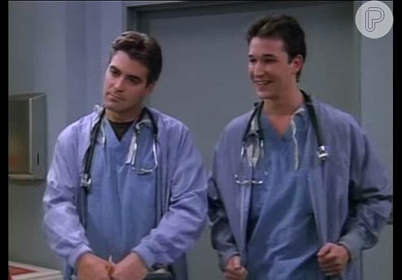 Em 1995, George Clooney e Noah Wyle chegaram a participar de um episódio da série 'Friends' interpretando os seus respectivos personagens em 'Plantão Médico'