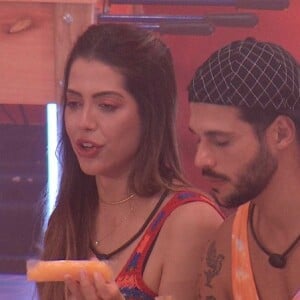 'BBB 22': em pouco tempo, Tiago Abravanel tentou juntar Rodrigo e Laís, mas sem sucesso