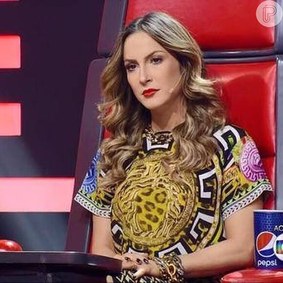 Após decotes profundos, Claudia Leitte usa look comportado no 'The Voice Brasil', em 4 de dezembro de 2014