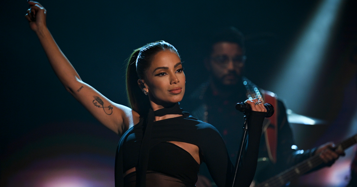 Anitta revela romance com jogador que irá disputar Super Bowl - Esporte  News Mundo