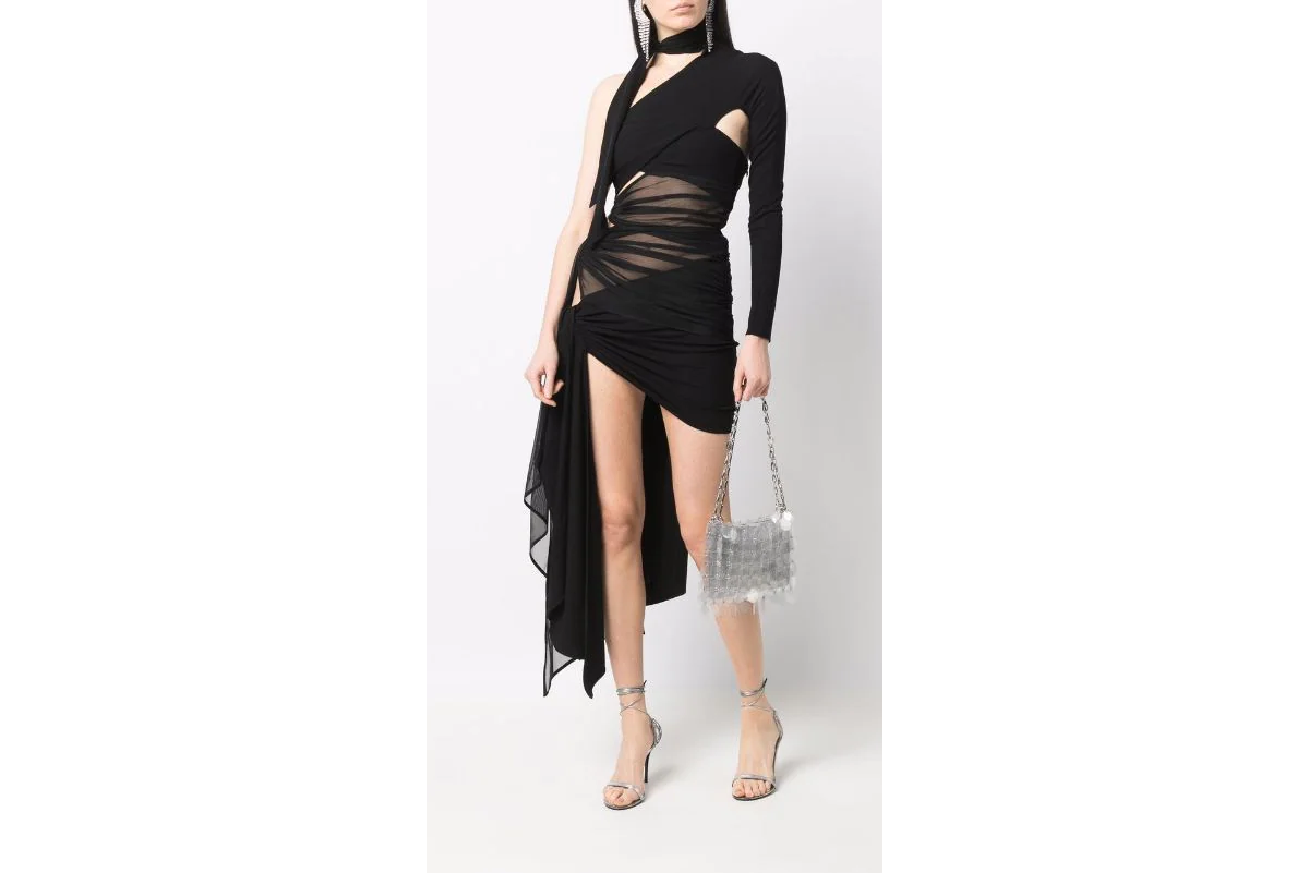 Foto: Vestido de Anitta é da marca Mugler e custava £3,363, cerca de R$ 23  mil na cotação atual. A peça se esgotou após a apresentação - Purepeople