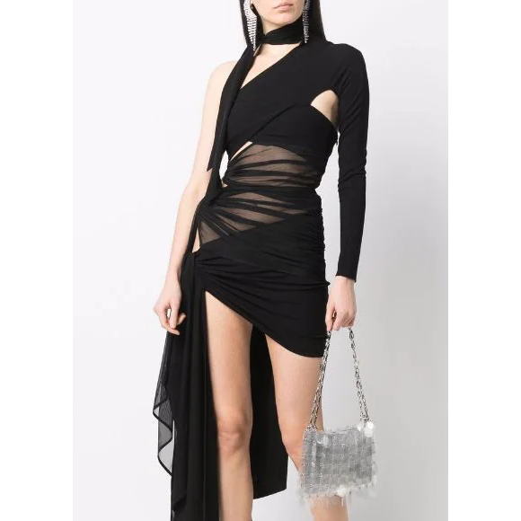 Vestido de Anitta é da marca Mugler e custava £3,363, cerca de R$ 23 mil na cotação atual. A peça se esgotou após a apresentação