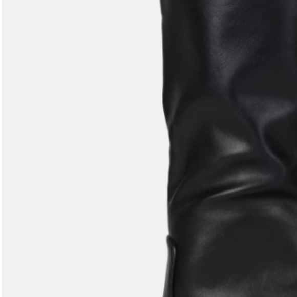Bota de Anitta é da grife Missguided e custa £65 (ou R$ 463, na atual cotação). O calçado ainda está disponível no site oficial da marca
