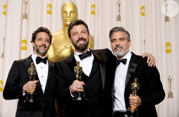 Grant Heslov,Ben Affleck e George Clooney levam o Oscar 2013 de Melhor Filme por Argo