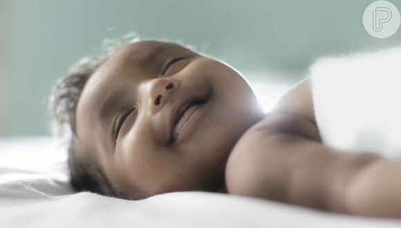 Recém-nascidos dormem de 16 a 18 horas por dia e depois esse tempo vai diminuindo