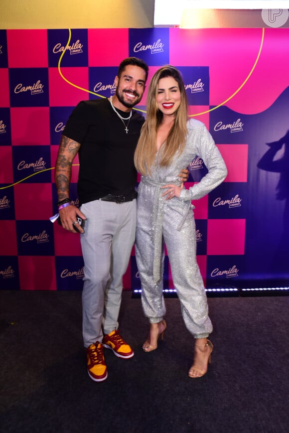 Bil Araújo e Erika Schneider marcaram presença na festa de aniversário da influencer e apresentadora Camila Loures
