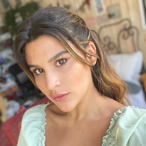 Giulia Costa está prestes a se formar na faculdade de Cinema