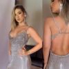 Virgínia Fonseca ainda usou outro vestido prata bastante semelhante na sessão de fotos, com detalhe para as costas nuas mais uma vez