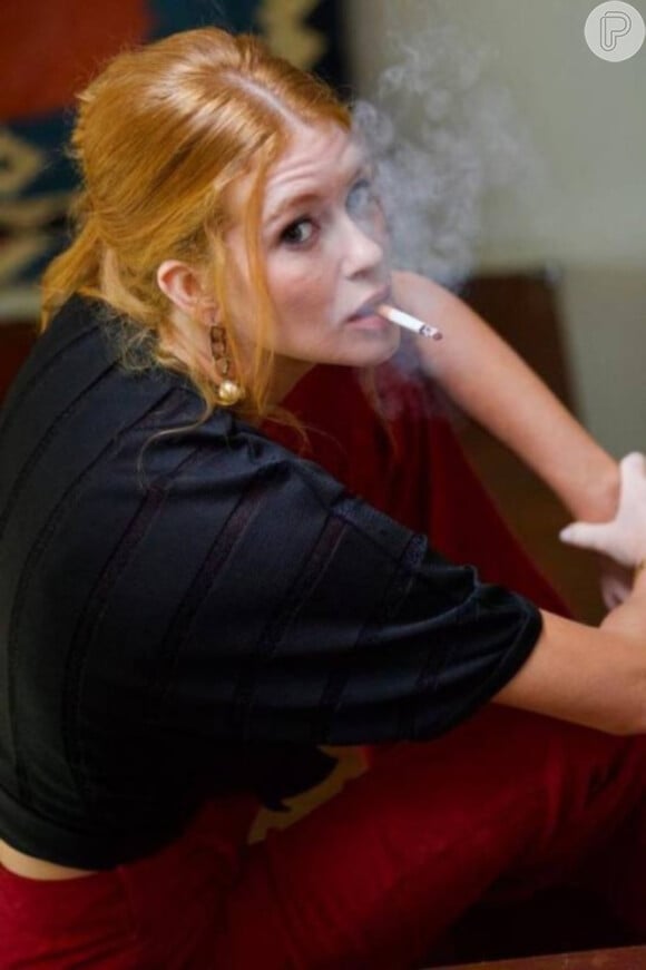 Marina Ruy Barbosa aprendeu a fumar para viver nova personagem