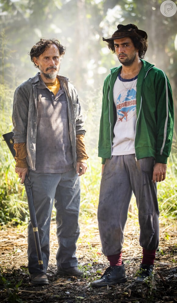 Gil (Enrique Diaz) e o filho Chico (Tulio Starling) se mudam para o Paraná, onde compram terras que já tinham dono na novela 'Pantanal'