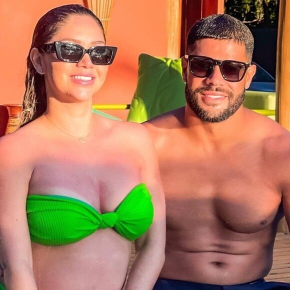 Hulk posta fotos ao lado de Camila Ângelo em Dia dos Namorados