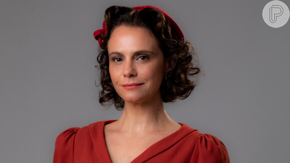 Violeta (Malu Galli) falta ao julgamento de Davi (Rafael Vitti) por causa de Isadora (Sofia Budke) na novela 'Além da Ilusão'