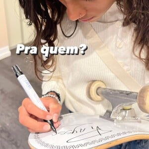 Rayssa Leal e Neymar trocaram presentes autografados