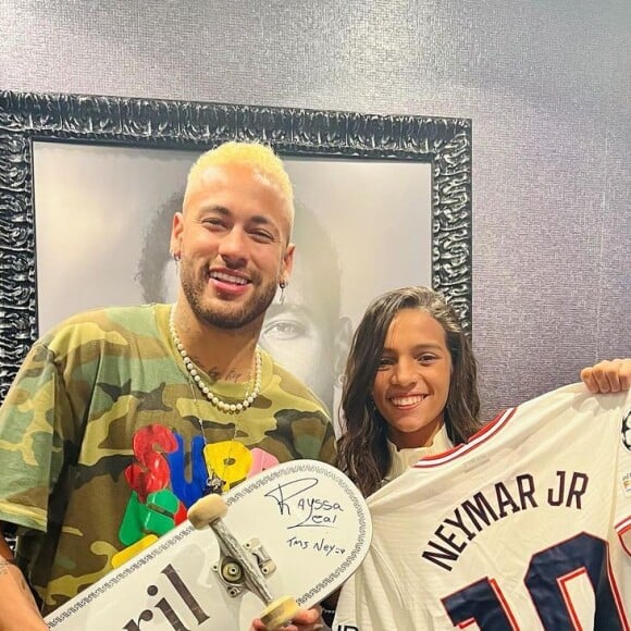 Na capital francesa, Rayssa Leal passou um dia na mansão de Neymar