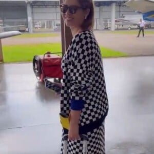 Roupa de Marília Mendonça no dia do acidente era um conjunto de três peças, incluindo um cropped de tricô quadriculado, com casaco e saia midi combinando