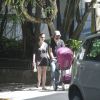 Aline Moares passeia com Familia no Jardim Botanico no Rio de Janeiro RJ