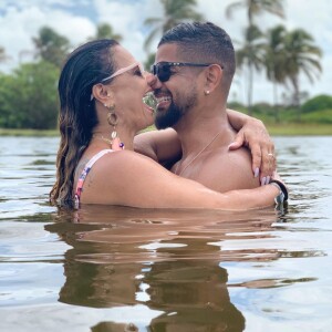 Viviane Araujo revelou gravidez do marido, Guilherme Militão, em 19 de fevereiro de 2021