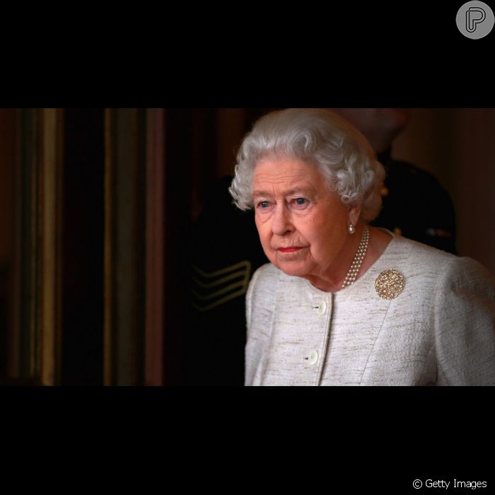 A Rainha Elizabeth II contraiu a Covid-19, informou o  Palácio de Buckingham 