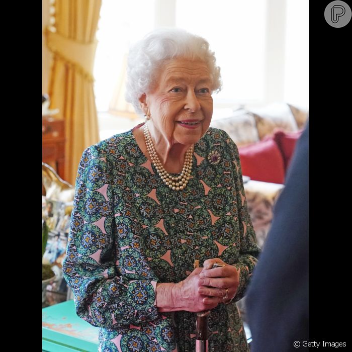 A Rainha Elizabeth II está com &#039; sintomas leves de resfriado&#039; após contrair  Covid-19, informou o  Palácio de Buckingham em 20 de fevereiro de 2022 