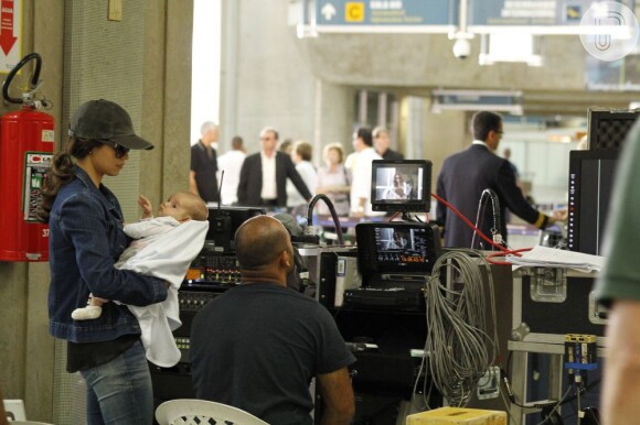 Bastidores da gravação de 'Salve Jorge' em aeroporto do Rio
