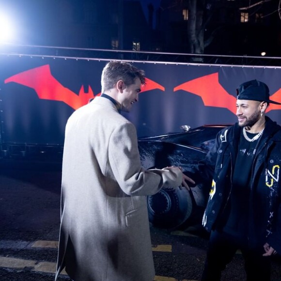 Encontro entre Neymar, Robert Pattinson e Zöe Kravitz aconteceu nesta segunda-feira (21)