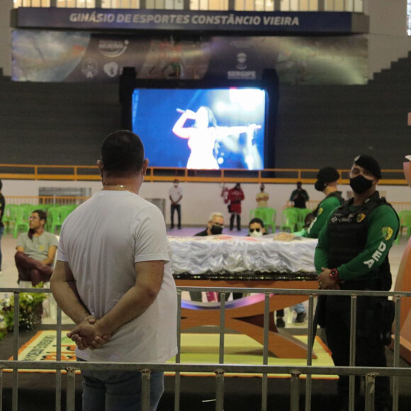 A cerimônia acontece no Ginásio Constância Vieira em Aracaju, Sergipe