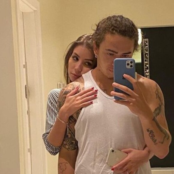 Maria Lina rebateu exaltando os pais em uma publicação