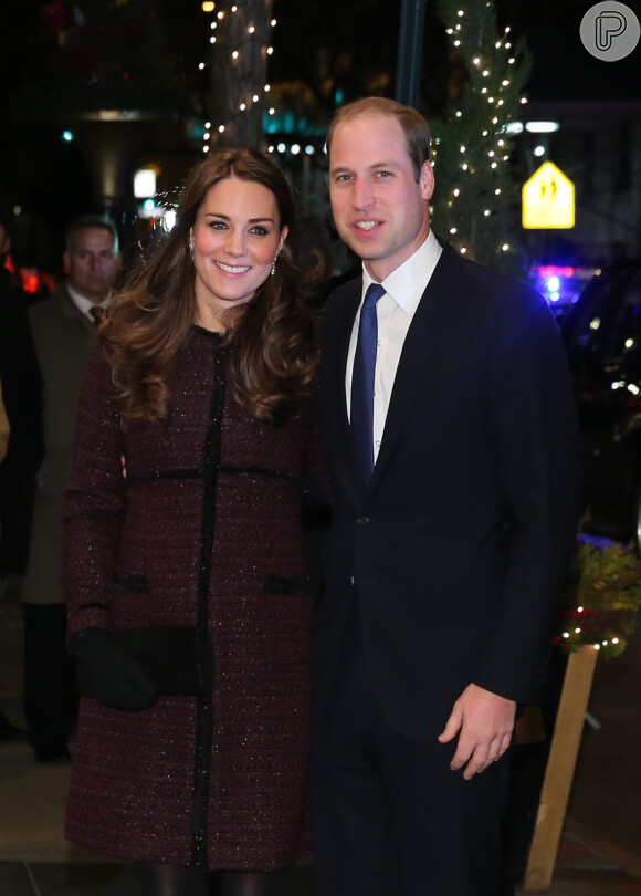 Kate Middleton e príncipe William posam sorridentes em Nova York