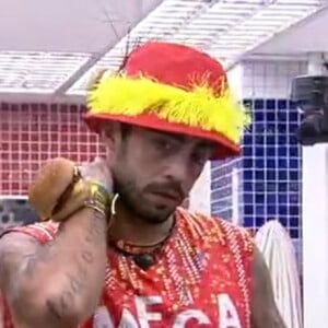 'BBB 22': participantes, incluindo Pedro Scooby, se fantasiaram de forma temática para o almoço de Carnaval, um bloco de um dos patrocinadores