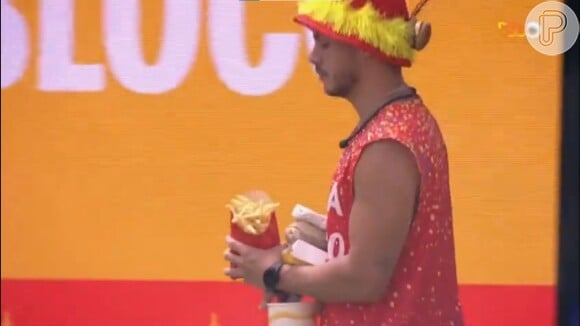 'BBB 22': Arthur Aguiar também aproveitou muito a ação de Carnaval, mas depois reclamou de 'já estar inchado', por ser intolerante à lactose