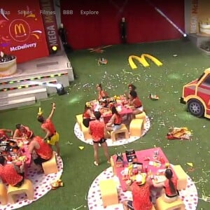 'BBB 22': brothers se esbaldaram com a comida na ação de Carnaval do patrocinador