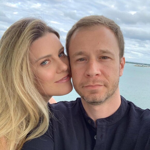 Tiago Leifert e Daiana Garbin revelaram que a filha está com um câncer raro, o retinoblastoma