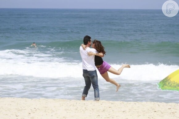 Rodrigo Lombardi e Nanda Costa gravam cenas de 'Salve Jorge' na praia