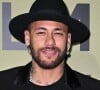 Neymar comparece à Semana de Moda de Paris
