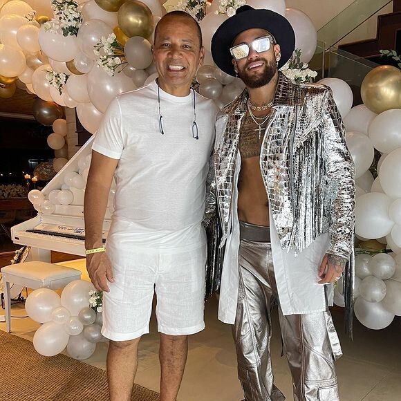 Neymar também apareceu com um look autêntico em sua festa de Ano Novo