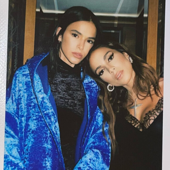  Bruna Marquezine e Anitta se encontraram durante Semana de Moda de Paris 
