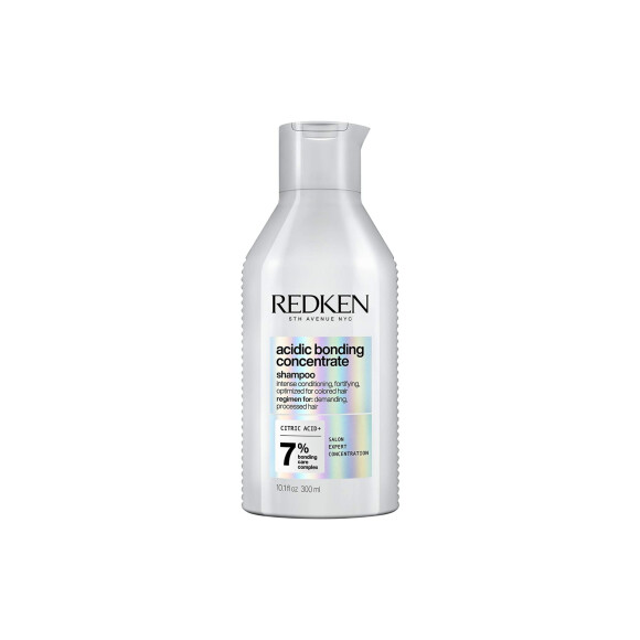 Cabelo lavado com primor: conheça o Shampoo Acidic Bonding Concentrate, de Redken, em oferta na Amazon.