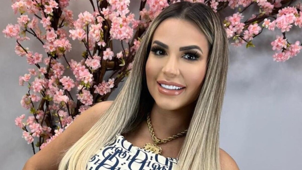 Viúva de MC Kevin, Deolane abre o jogo sobre vida íntima após morte do  funkeiro - Purepeople