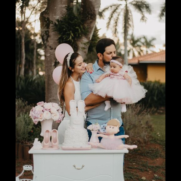Biah Rodrigues e Sorocaba organizam festa com o tema de bailarina para celebrar 4 meses da filha mais nova