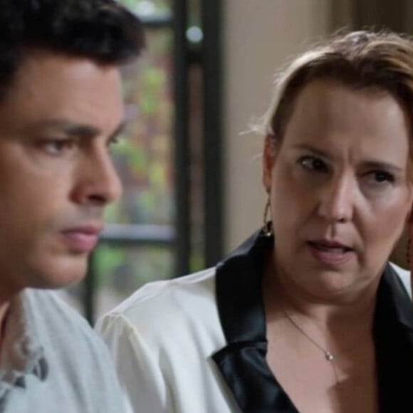 Ana Beatriz Nogueira interpreta Elenice na novela 'Um Lugar ao Sol', personagem que terá final trágico