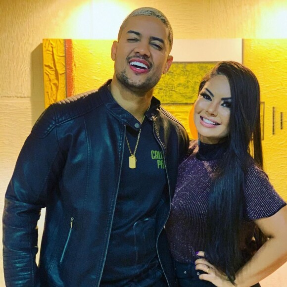 'Saiba que não é fácil, mas vou tentar continuar, levar aquela alegria que a Paulinha Abelha tinha', disse Clevinho Santos