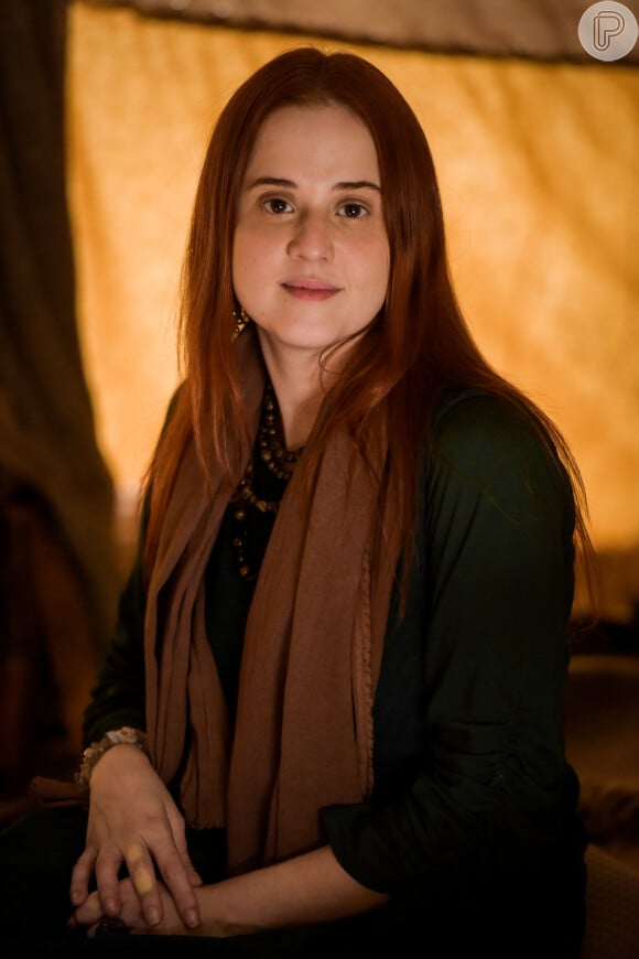 Penina (Julia Guerra) humilha Ana (Branca Messina), na primeira semana da novela 'Reis', no capítulo de terça-feira, 22 de março de 2022