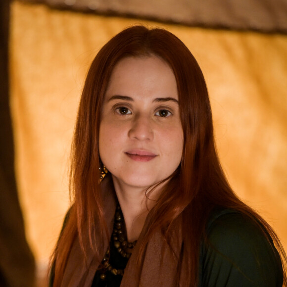 Penina (Julia Guerra) humilha Ana (Branca Messina), na primeira semana da novela 'Reis', no capítulo de terça-feira, 22 de março de 2022