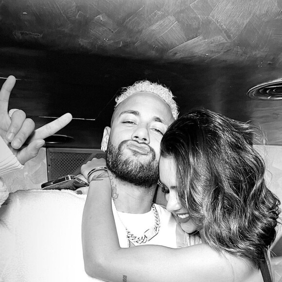Bruna Biancardi tem recebido alguns ataques nas redes sociais pelo relacionamento com Neymar