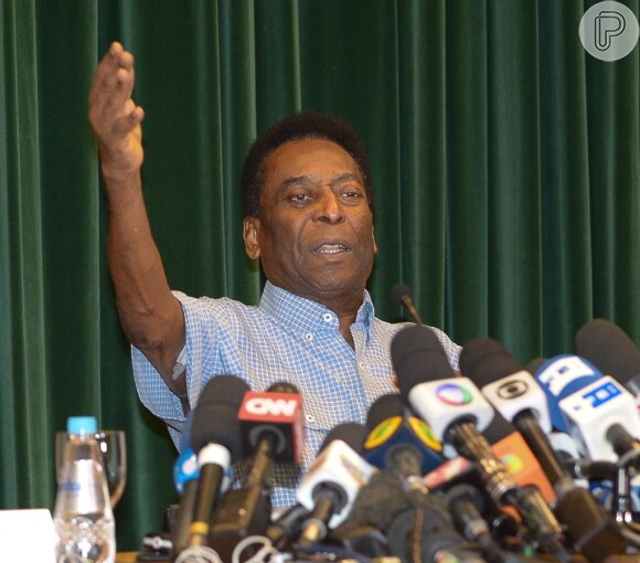 Pelé tem alta hospitalar e brinca durante entrevista coletiva: 'Preparado para a Olímpíada'