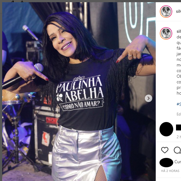 Silvânia Aquino, vocalista da Calcinha Preta, prestou homenagens à amiga exibindo a blusa que fez homenagem: 'Vou te levar pra sempre, no coração, nas canções'