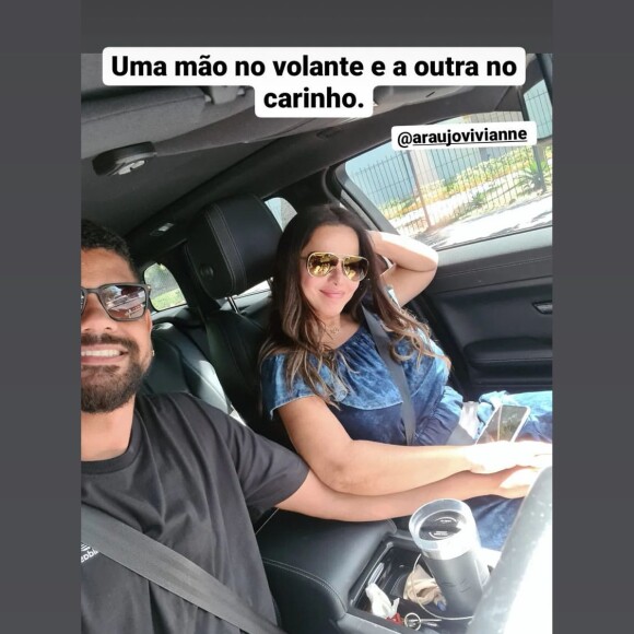 Viviane Araújo, grávida do primeiro filho, celebra 47 anos e recebe carinho do marido em homenagem