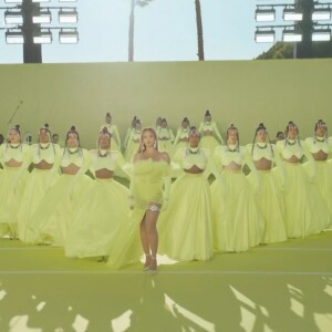 Beyoncé no Oscar 2022: com look neon e participação da Blue Ivy, cantora agita web em performance